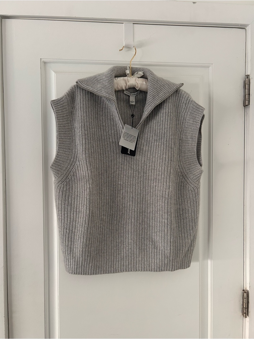 Autumn Cashmere Ribbed V-Neck Sleeveless Cashmere Vest - Gray